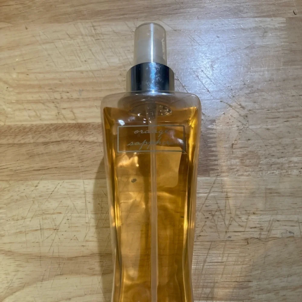 Bath & Body Works discontinued orange Sapphire spray. Missing some as pictured
